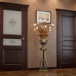 ( 75 фото) Межкомнатные двери со стеклом в интерьере квартиры фото