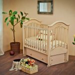 Photo of a crib for newborns with a pendulum rocking mechanism