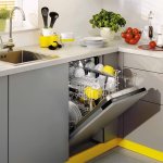 Фото встроенной посудомоечной машины в угловую тумбу кухонного гарнитура