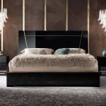 Функции черного в организации интерьера темной спальни