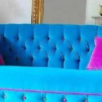 Гармоничные сочетания бирюзового дивана с современными интерьерами