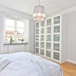 bed with your feet towards the door is it possible