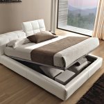 Кровать с подъемным механизмом