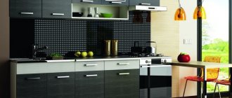 Kitchen set with veneered fronts