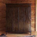 Шкаф из массива дерева