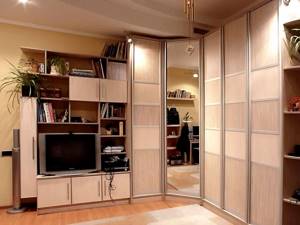 Угловой шкаф купе с нишей