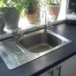 установка накладной мойки