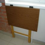 В сложенном состоянии столешница не мешает передвижению по балкону