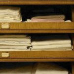 Варианты шкафов для белья, и как выбрать