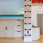 Встроенная кровать-чердак для взрослых